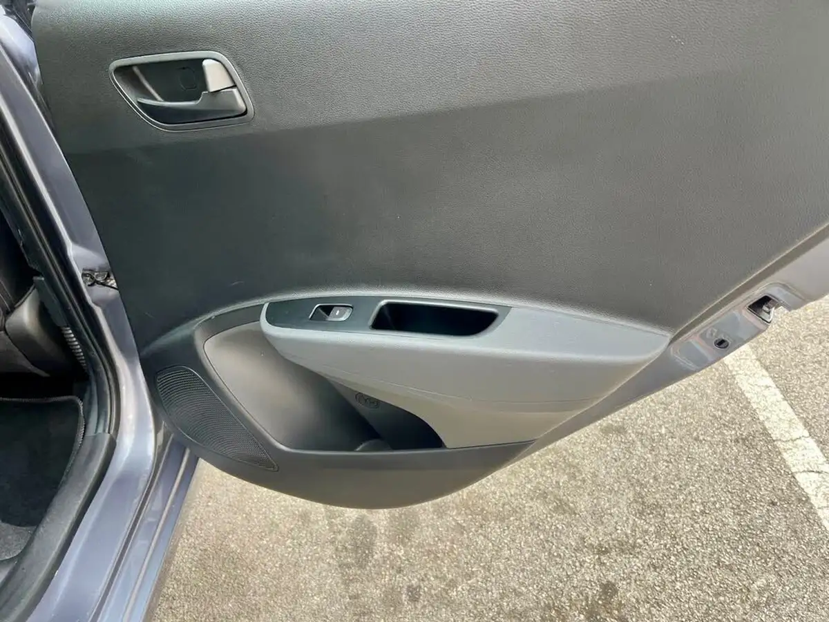 2018-hyundai-i10-10-se-67ps-big-17