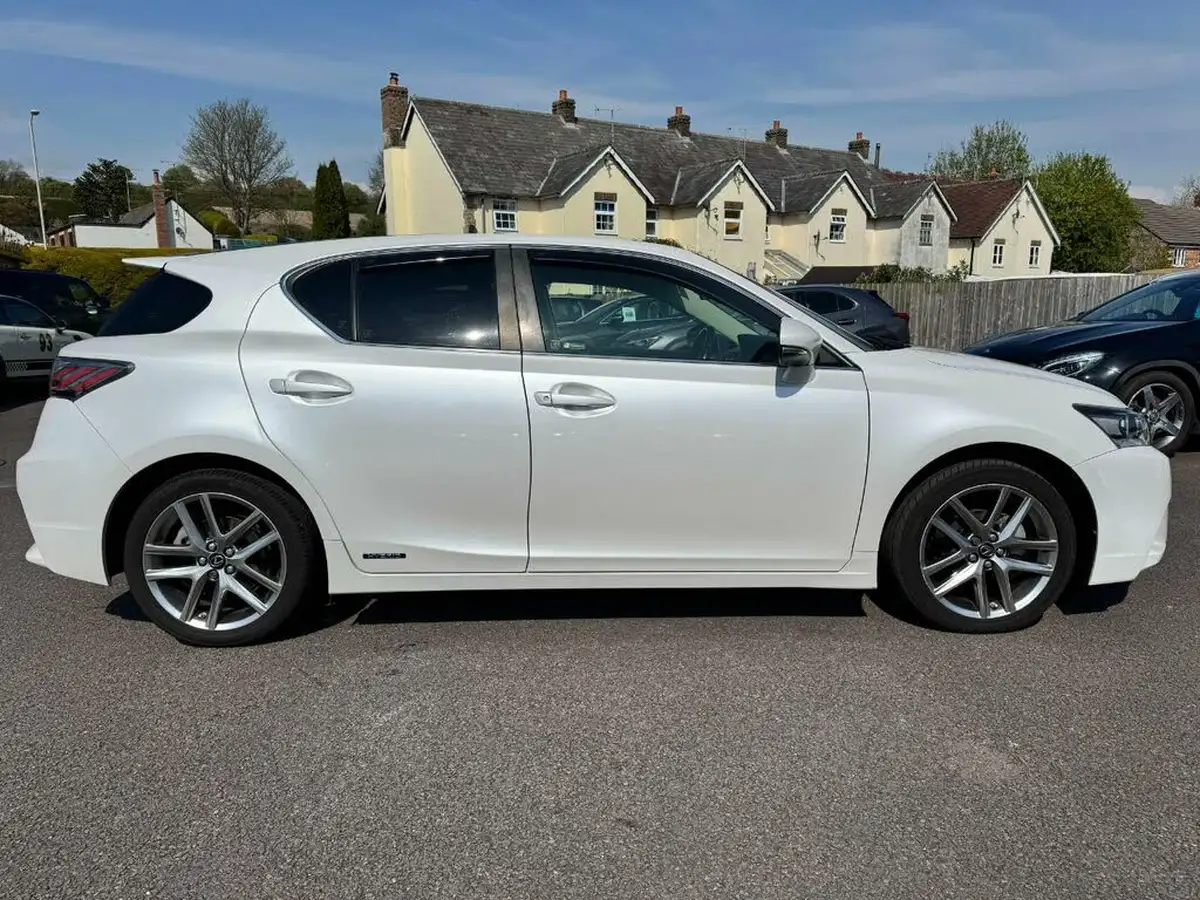 2015-lexus-ct-200h-18-advance-plus-big-2