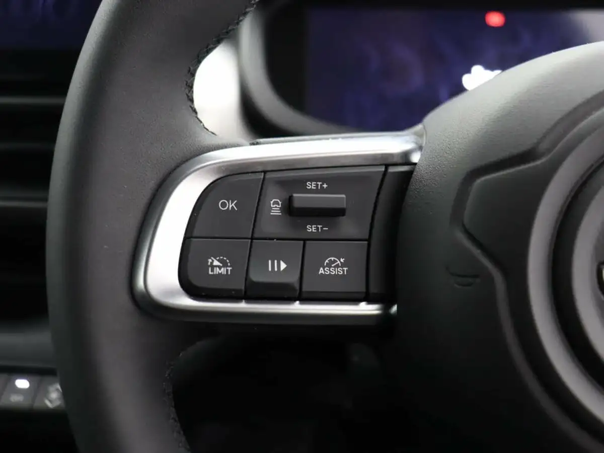 2024-jeep-avenger-e-summit-big-15