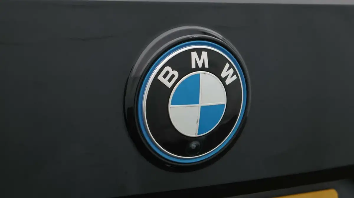 2022-bmw-ix-e-xdrive-40-m-sport-big-22