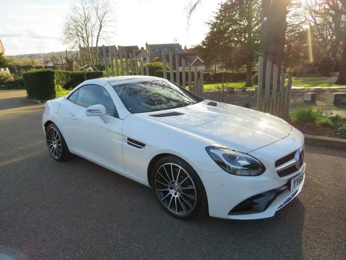 2016-mercedes-benz-slc-20-slc300-amg-line-big-14