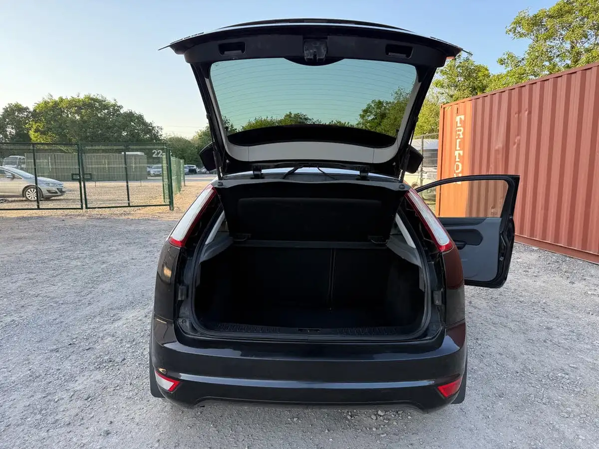 2009-ford-focus-16-zetec-hatchback-3d-big-21