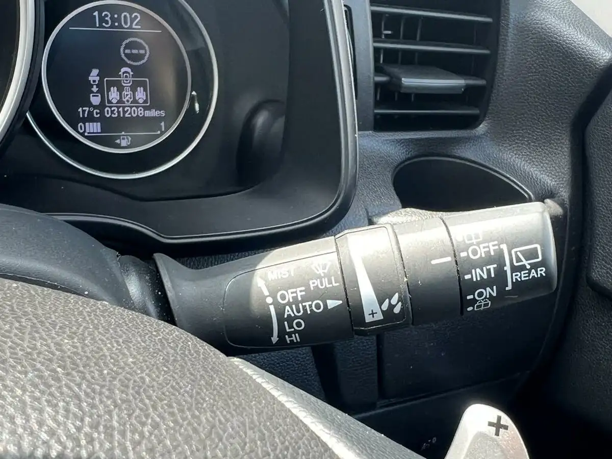 2016-honda-jazz-13-i-vtec-se-cvt-big-18