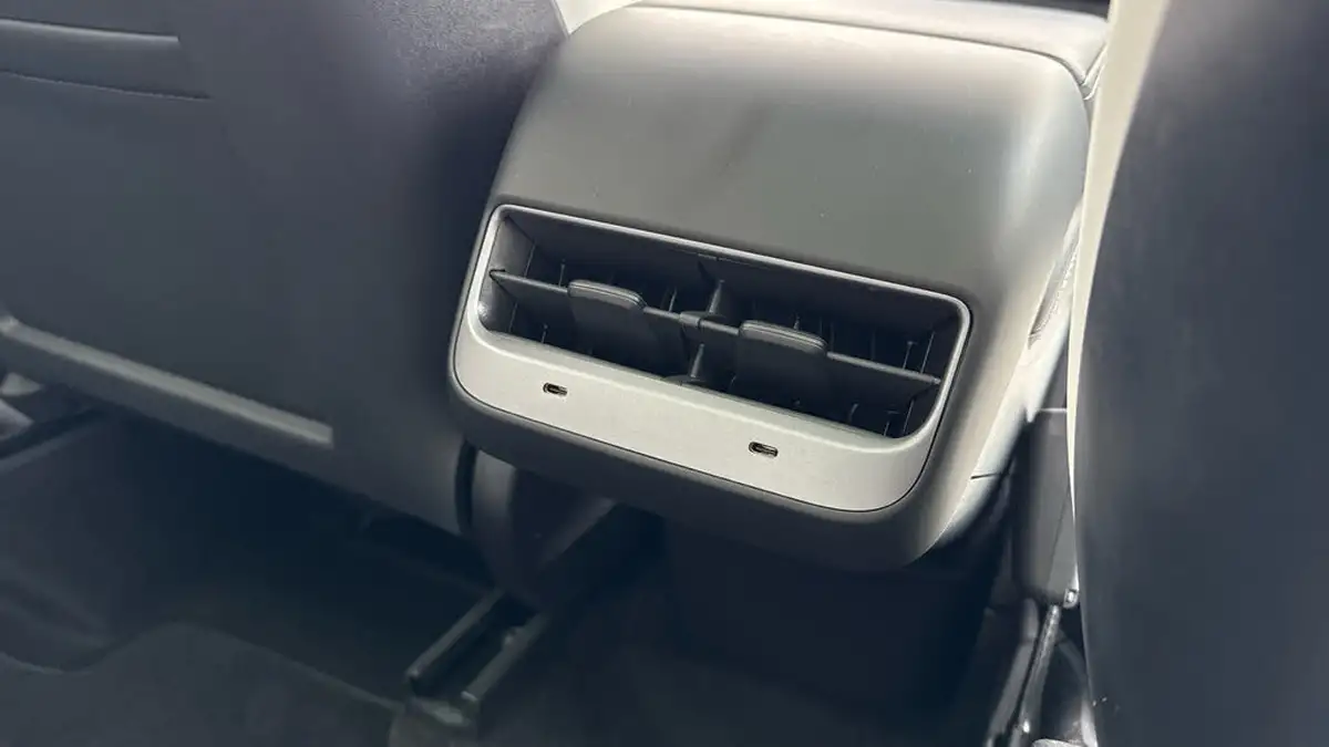 2023-tesla-model-y-e-performance-big-16