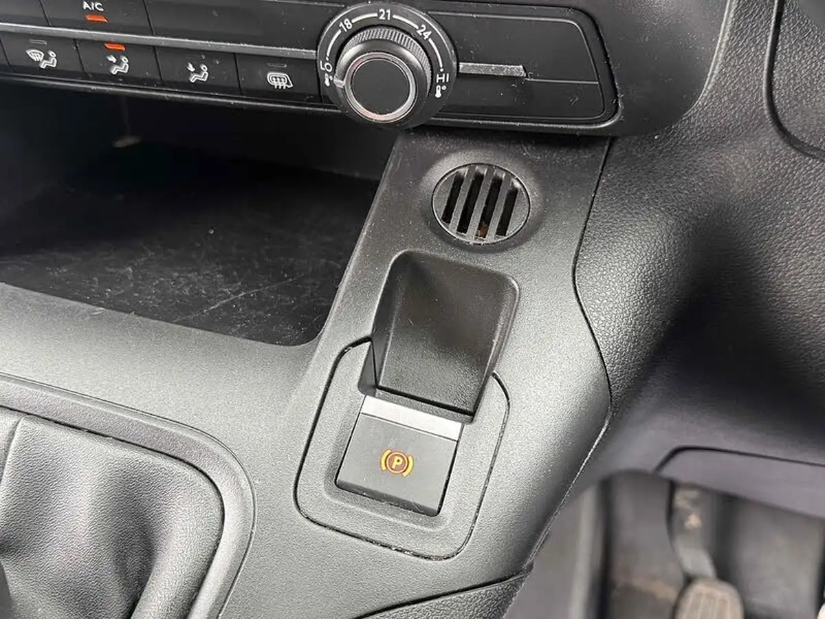 2019-peugeot-partner-15-bluehdi-1000-professional-100ps-eu6dt-panel-big-37