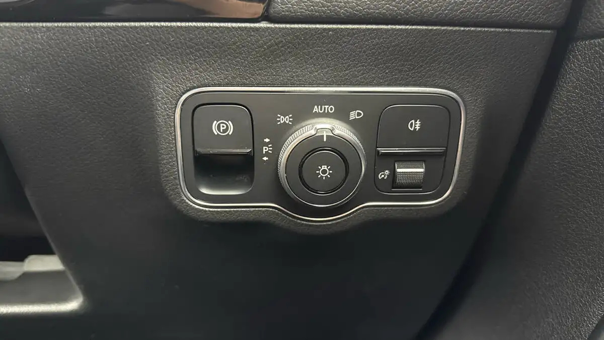 2021-mercedes-benz-gla-class-20d-gla-200d-sport-executive-big-22