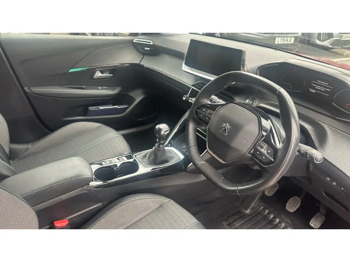 2021-peugeot-208-12-puretech-allure-100bhp-big-10