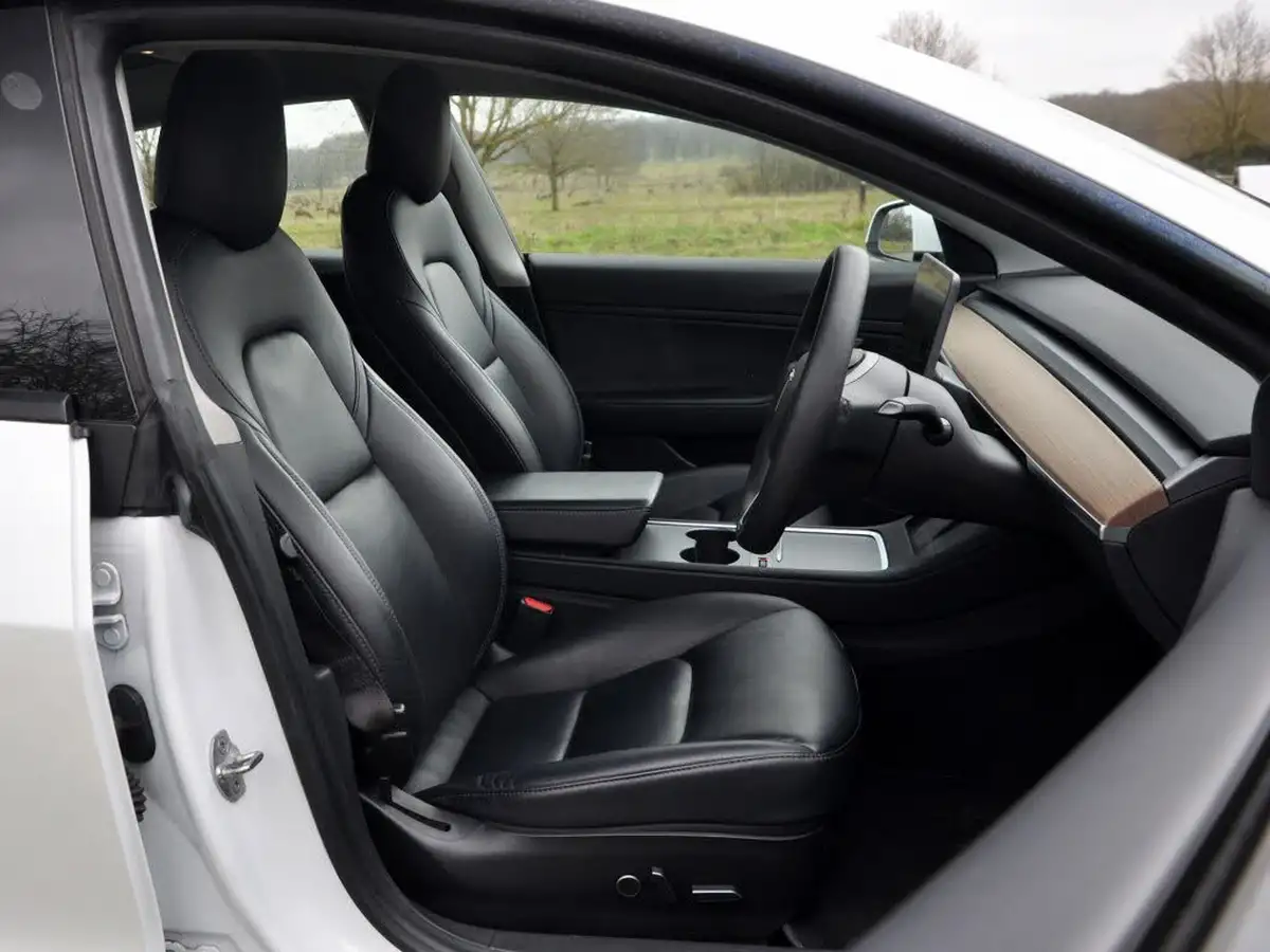 2020-tesla-model-3-e-long-range-big-2