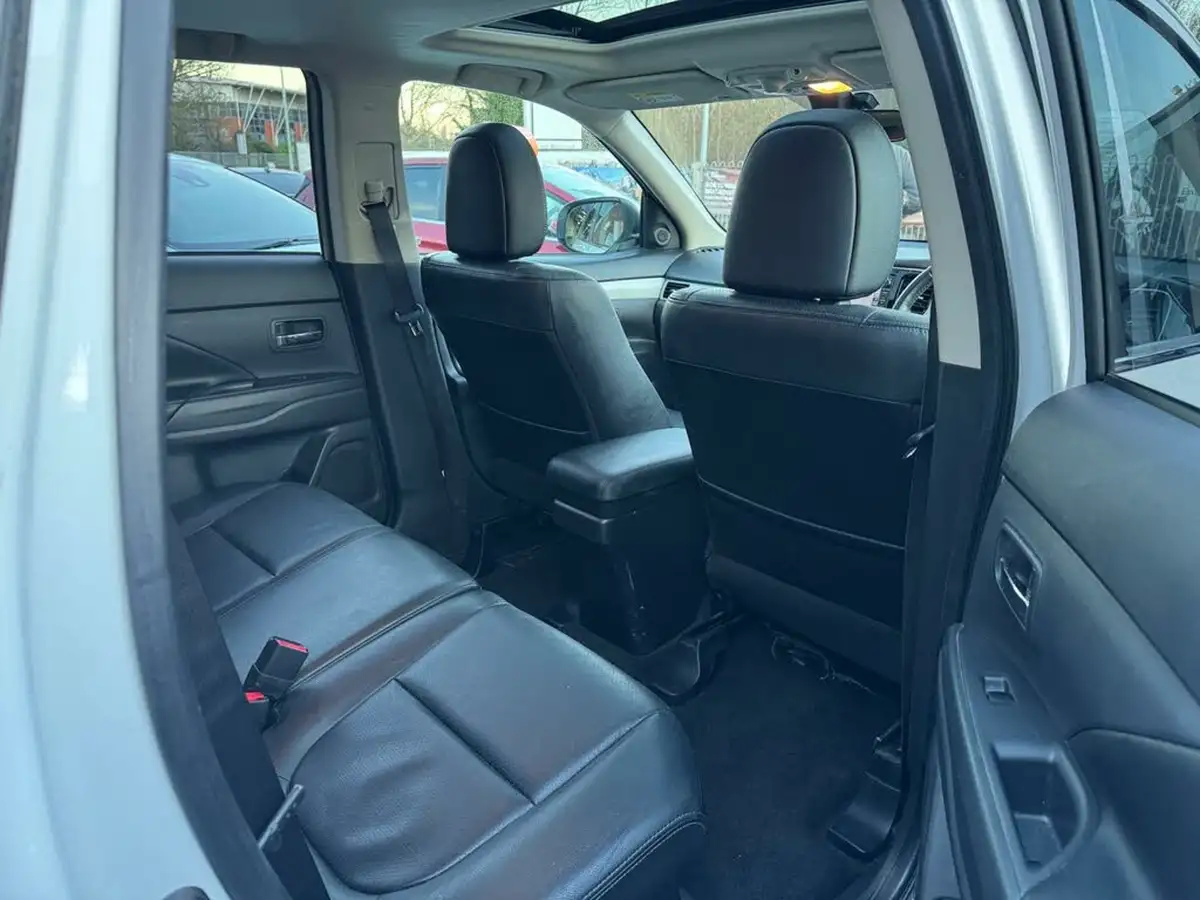 2014-mitsubishi-outlander-20-gx4hs-big-20