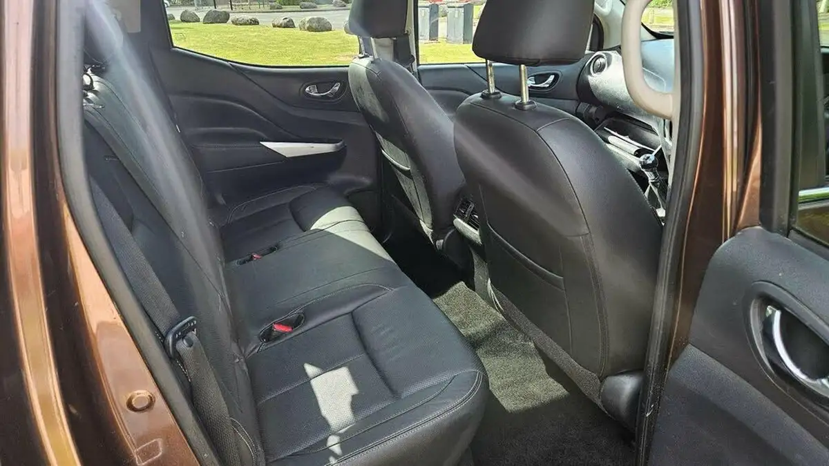 2017-nissan-navara-23dci-tekna-big-10