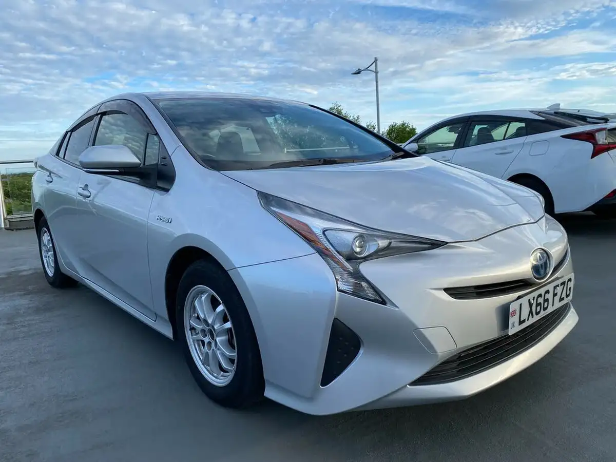 2017-toyota-prius-big-3
