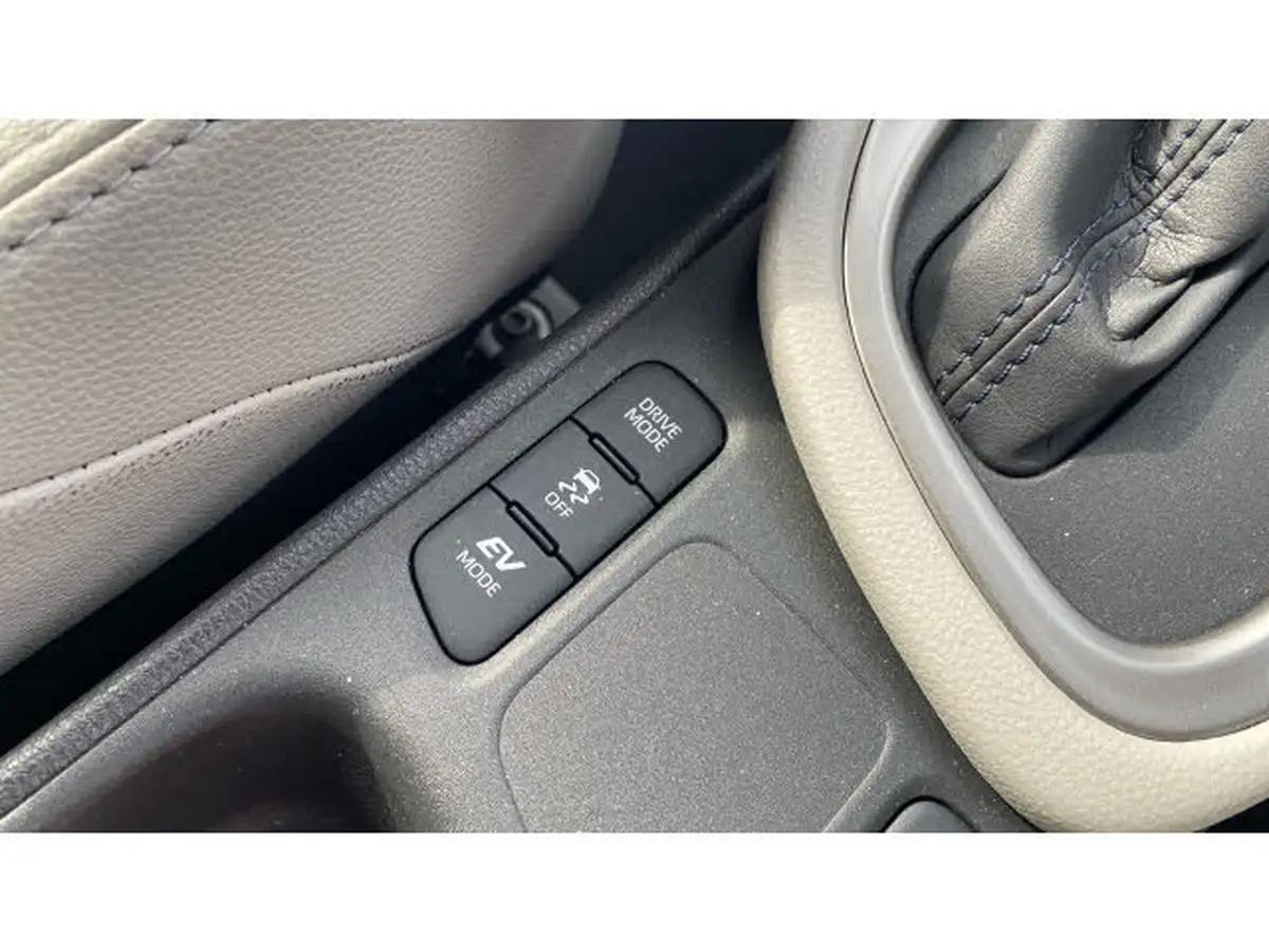 2021-toyota-yaris-15-vvt-i-excel-big-23