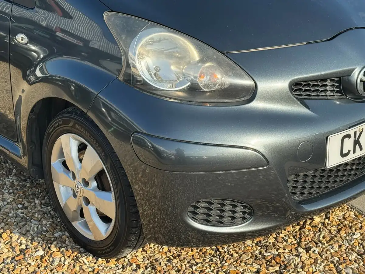2012-toyota-aygo-10-aygo-go-5d-big-43