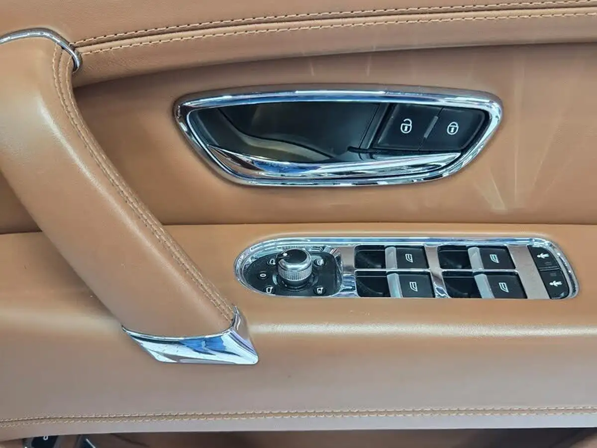 2019-bentley-bentayga-40-v8-big-59
