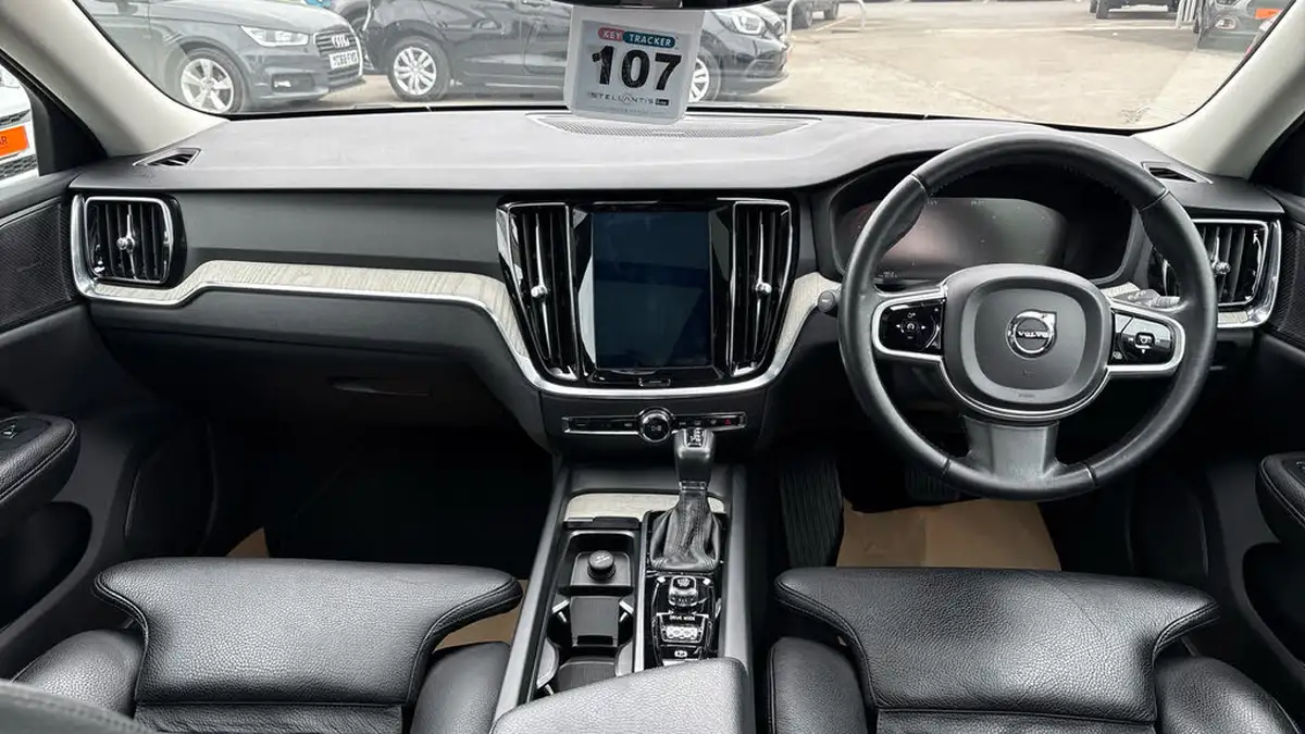 2018-volvo-v60-20td-d4-inscription-geartronic-big-3