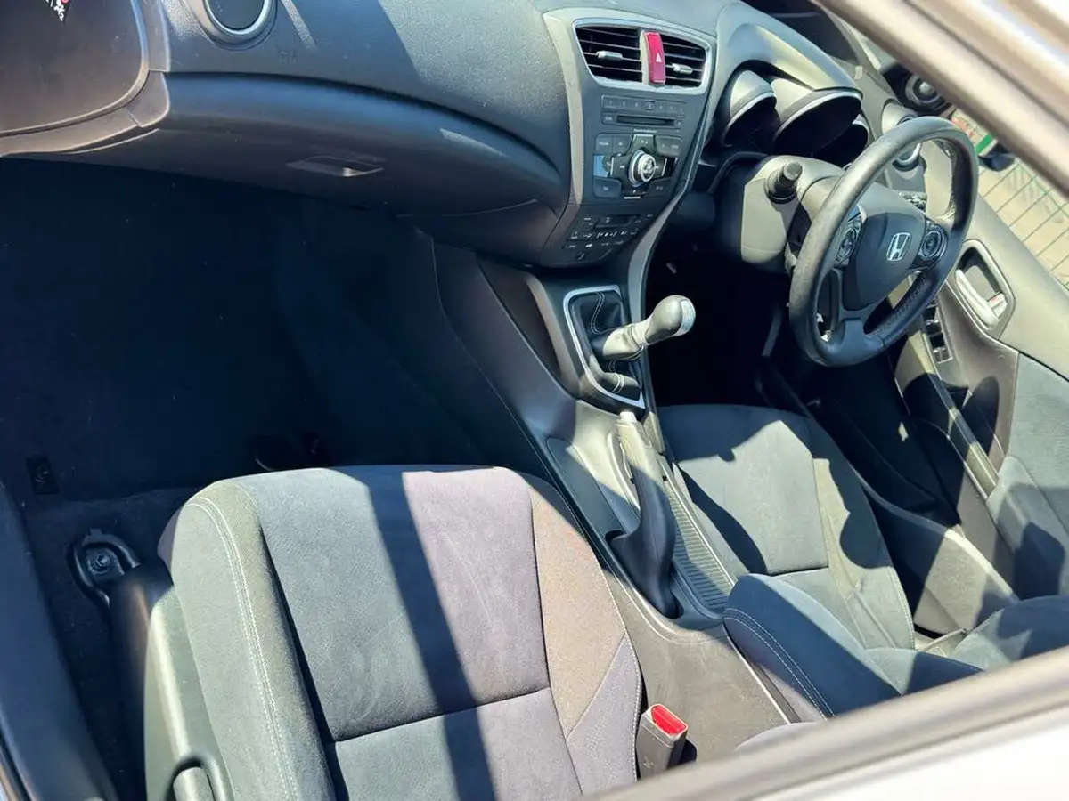 2014-honda-civic-16td-se-plus-hatchback-big-11