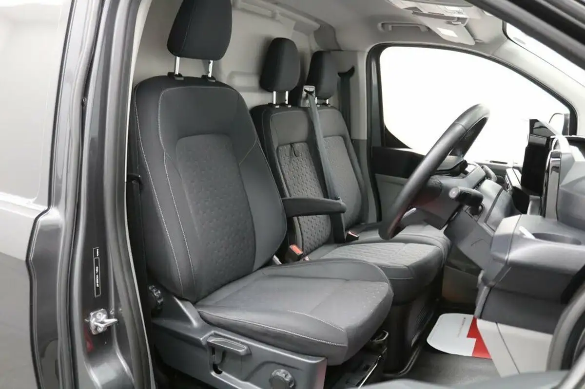 2024-ford-transit-custom-20tdci-320-l2h1-limited-136pseu6e-panel-van-1996cc-auto-big-25