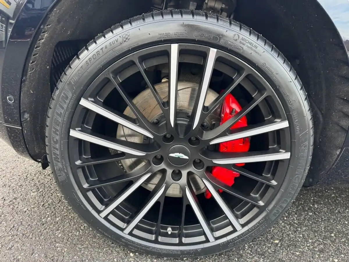 2022-aston-martin-dbx-40-v8-big-43