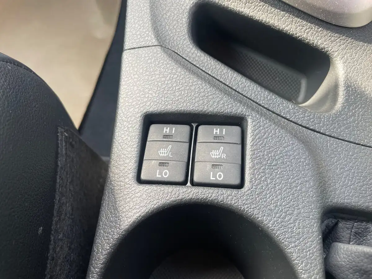 2012-toyota-auris-18-vvt-i-hsd-excel-big-28