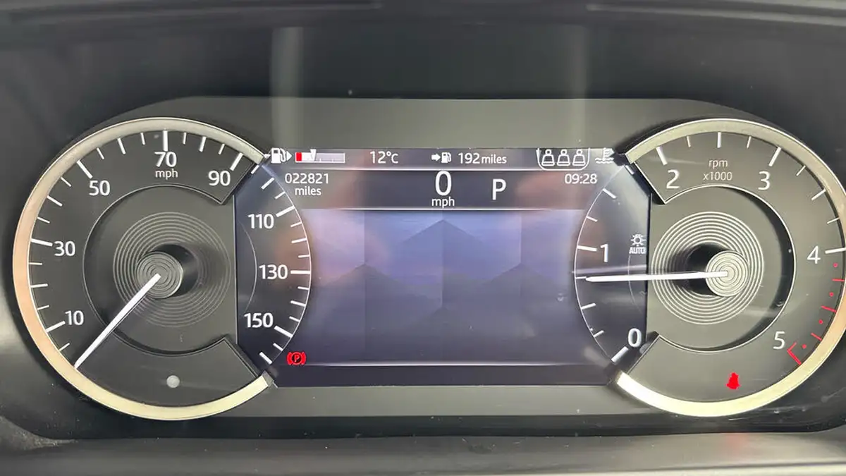 2022-land-rover-range-rover-velar-20-d200-velar-big-12