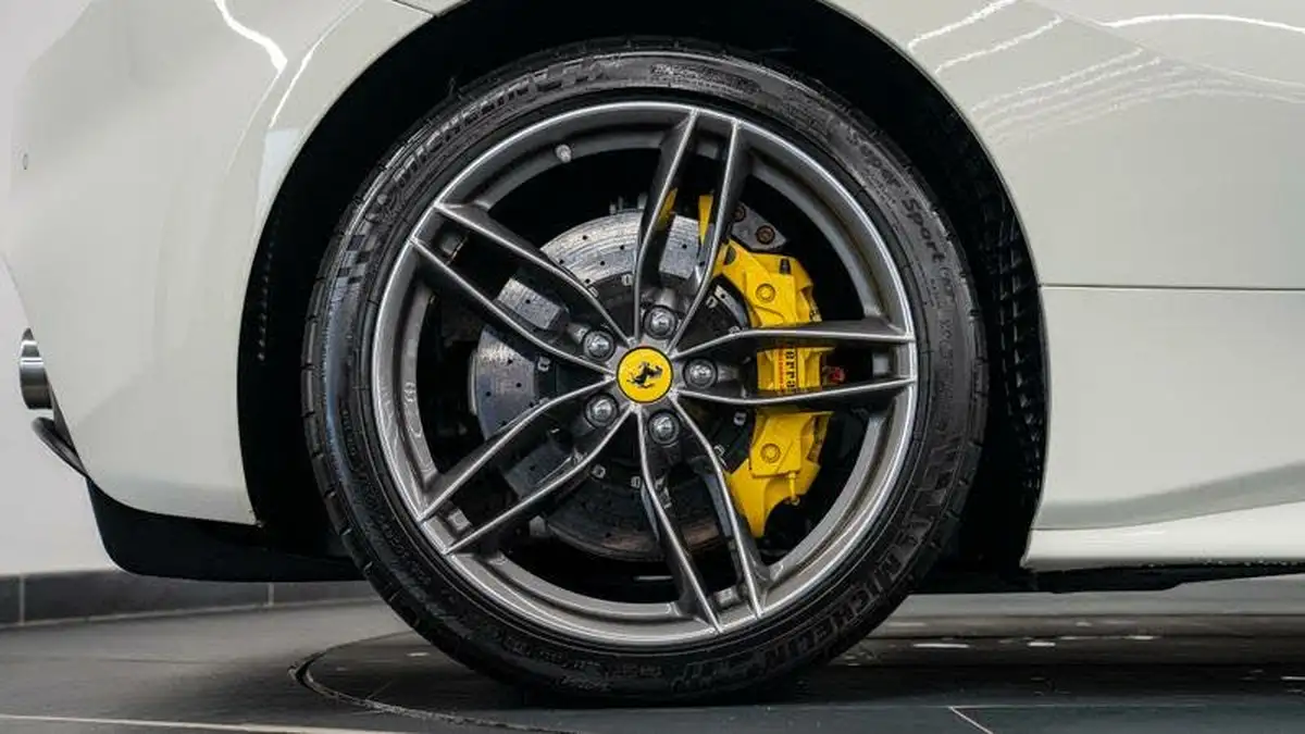 2017-ferrari-488-39-488-spider-big-14