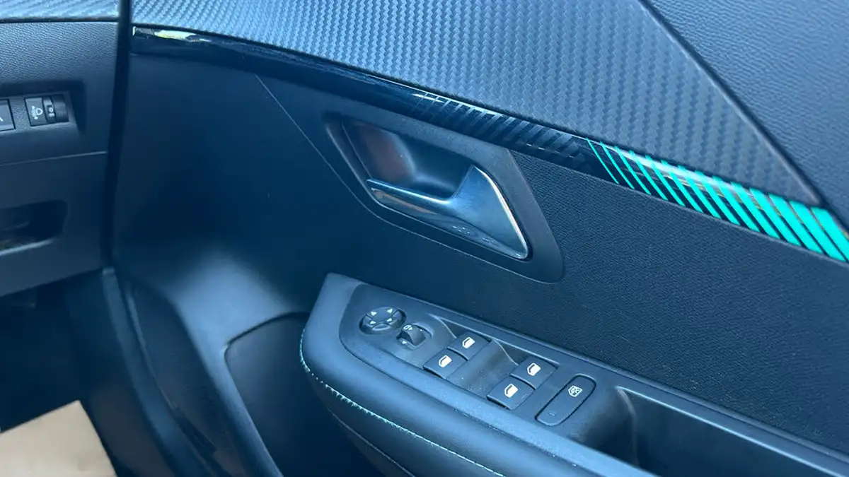 2022-peugeot-208-12-puretech-allure-premium-100ps-big-21