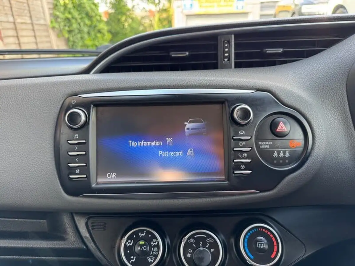 2019-toyota-yaris-15-vvt-i-icon-tech-111bhp-1496cc-big-22