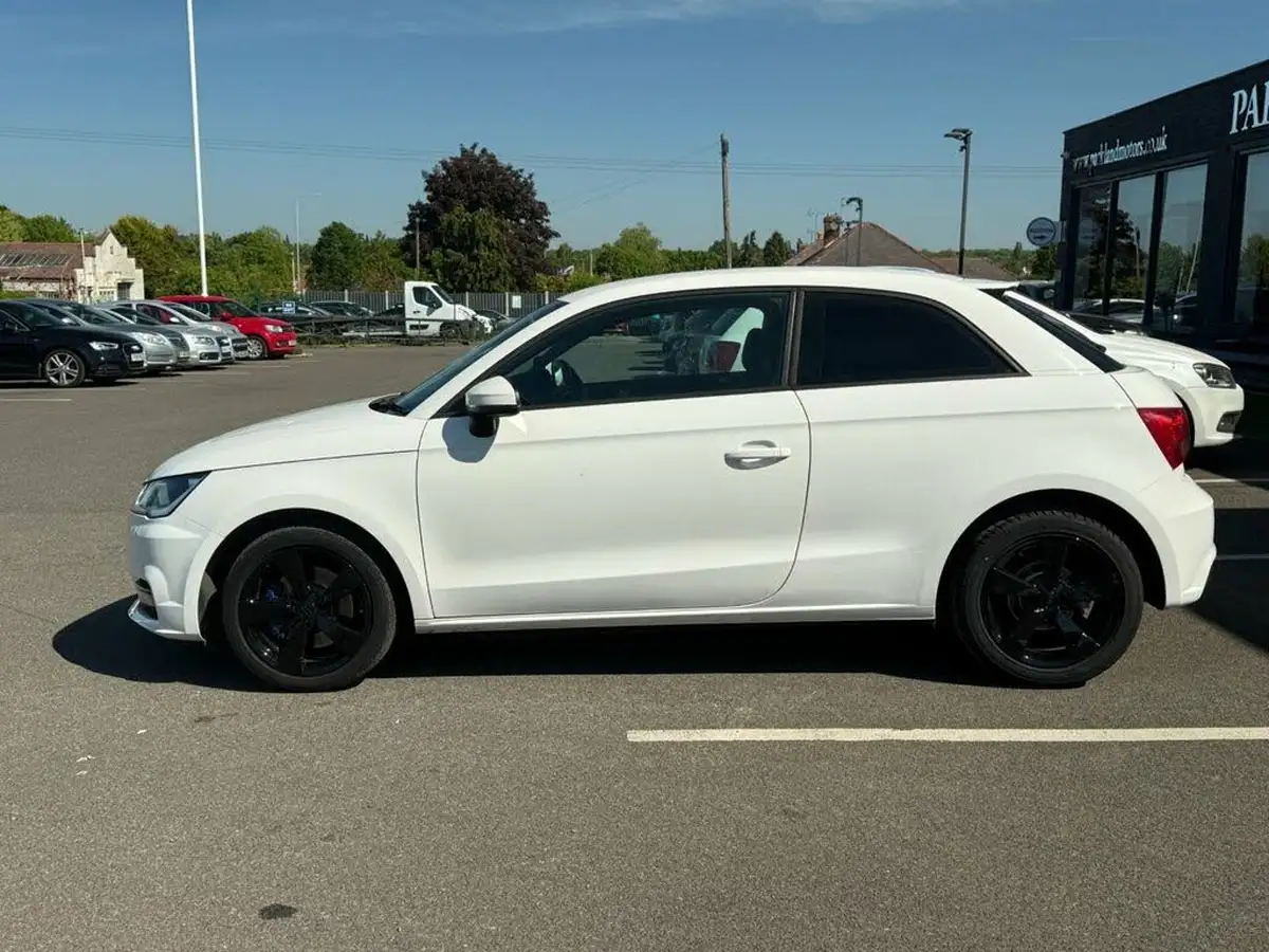 2015-audi-a1-16tdi-sport-hatchback-3d-big-4