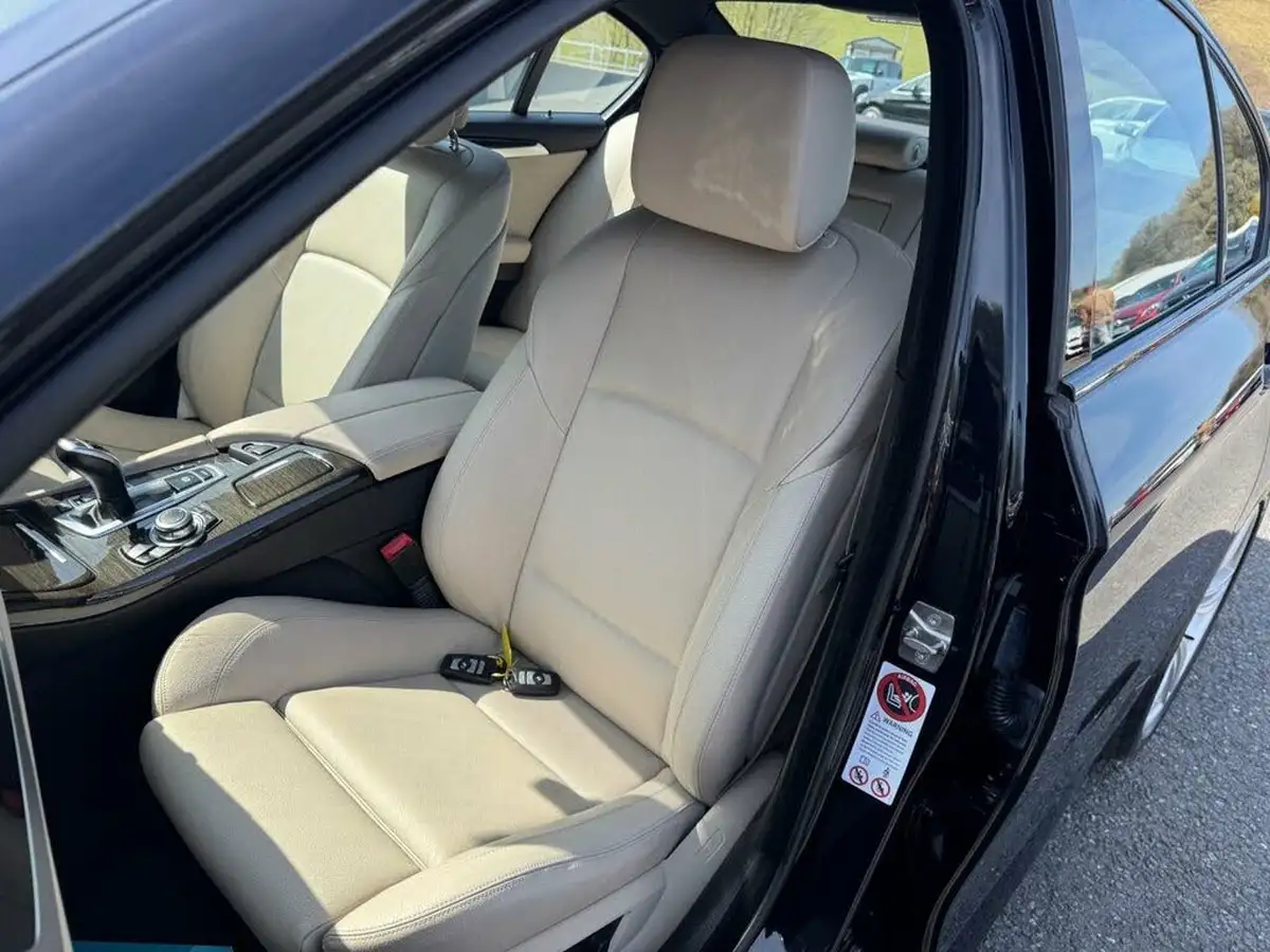 2010-bmw-5-series-44-550i-m-sport-big-19