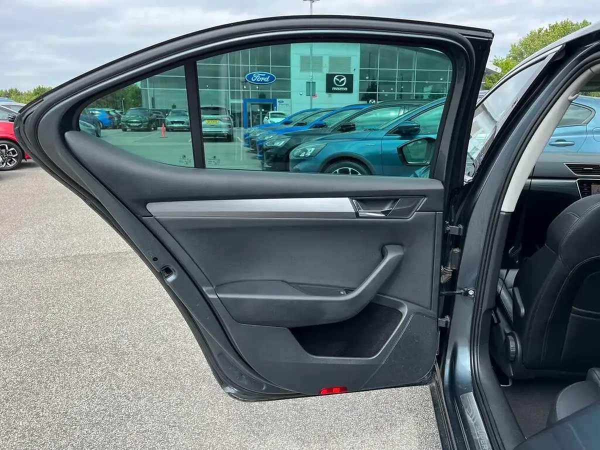 2018-skoda-superb-20tdi-scr-se-l-executive-150ps-hatchback-dsg-big-28
