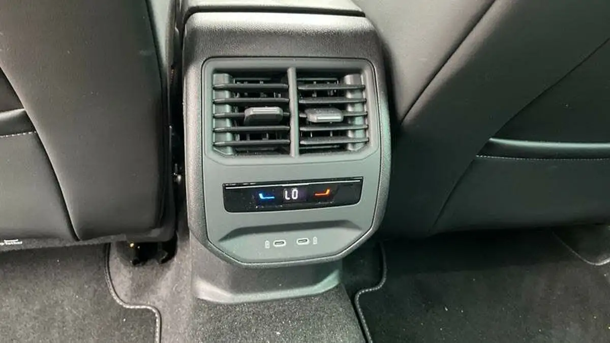 2024-seat-leon-14-e-hybrid-fr-sport-estate-big-22