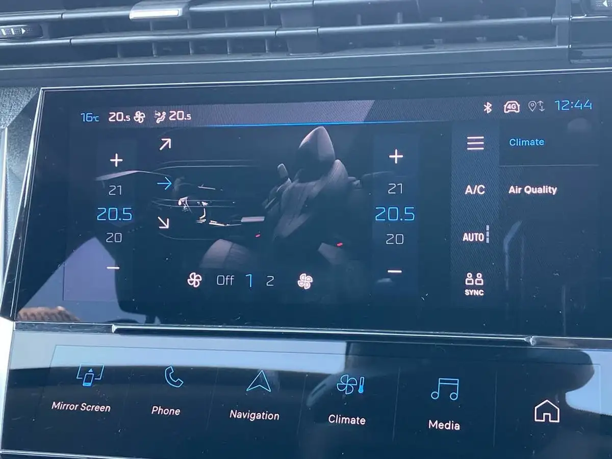 2022-peugeot-308-sw-12-puretech-allure-premium-station-wagon-eat8-big-13