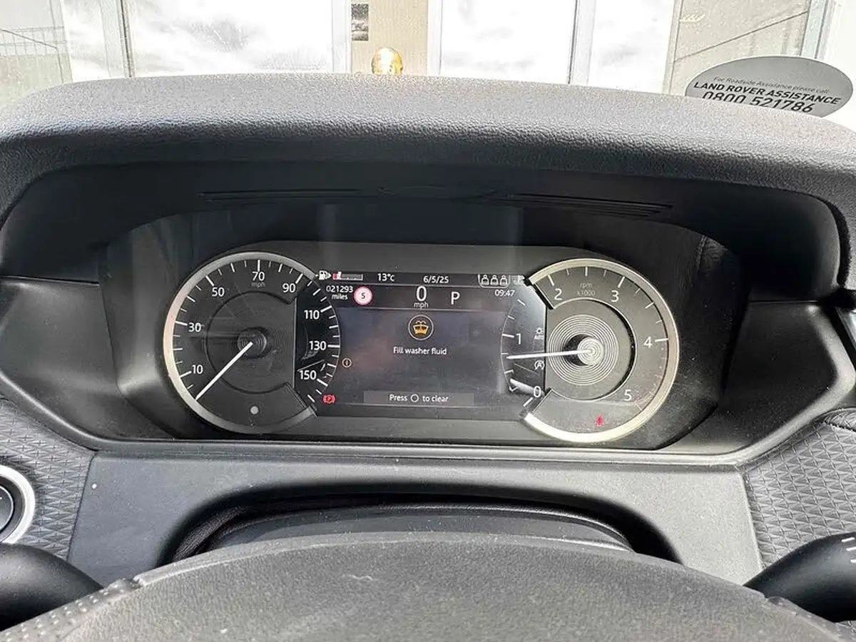 2022-land-rover-range-rover-velar-20-d200-r-dynamic-se-big-30