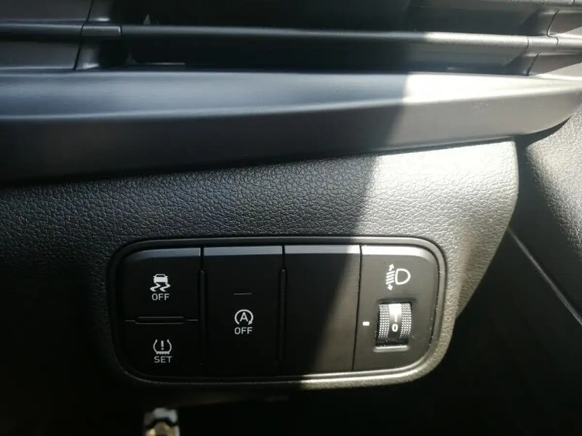 2022-hyundai-bayon-10-t-gdi-se-connect-dct-big-10