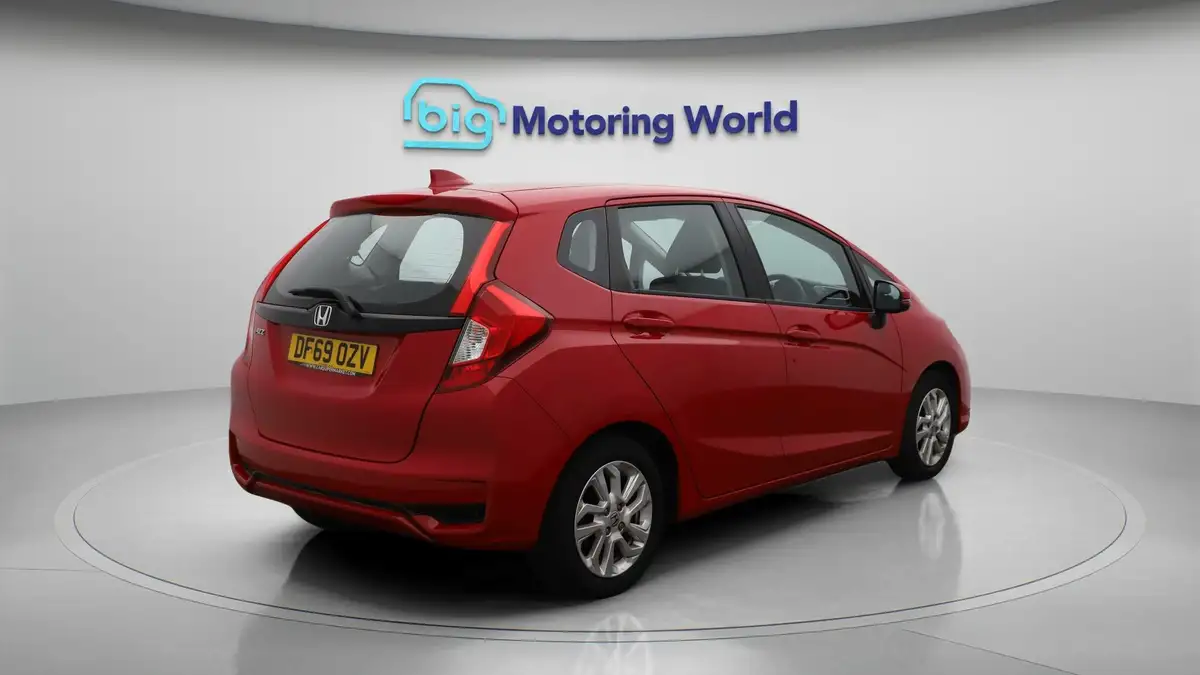 2019-honda-jazz-13-i-vtec-se-cvt-big-6