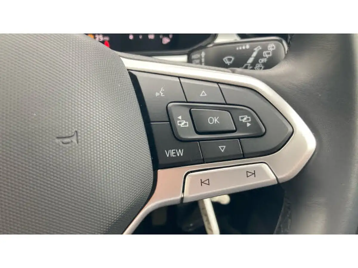 2023-volkswagen-t-roc-10-tsi-life-big-17