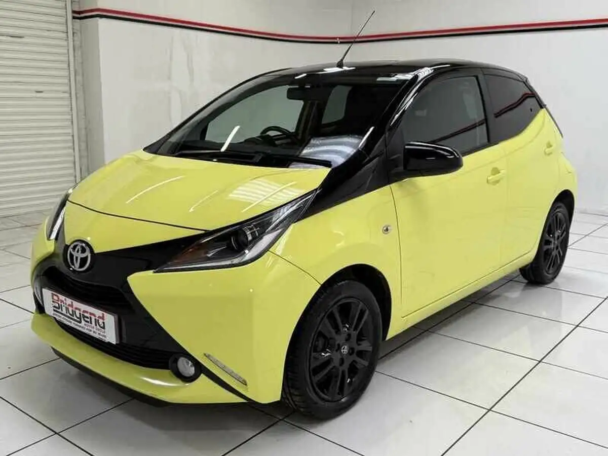 2017-toyota-aygo-10-vvt-i-x-cite-3-bi-tone-yellow-5d-big-2
