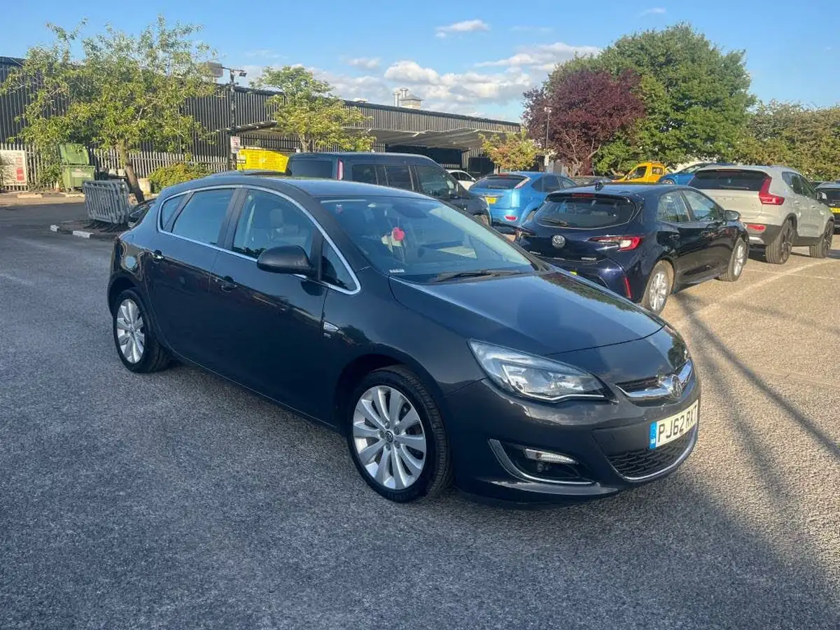 2013-vauxhall-astra-16-se-hatchback-big-6