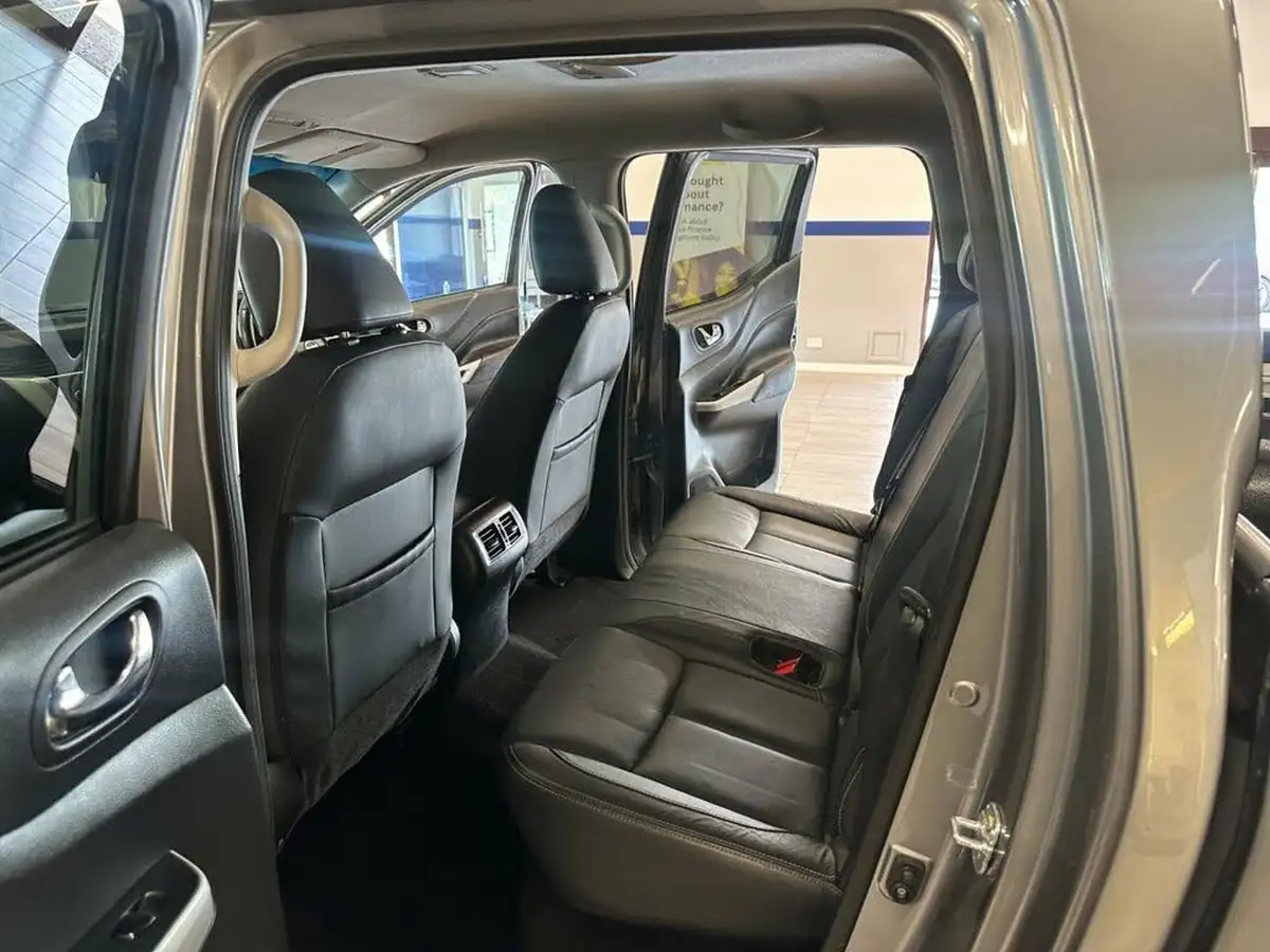 2016-nissan-np300-navara-23dci-tekna-big-12