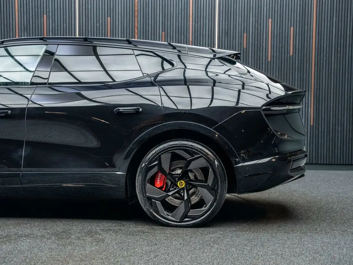 2024-lotus-eletre-e-r-big-16