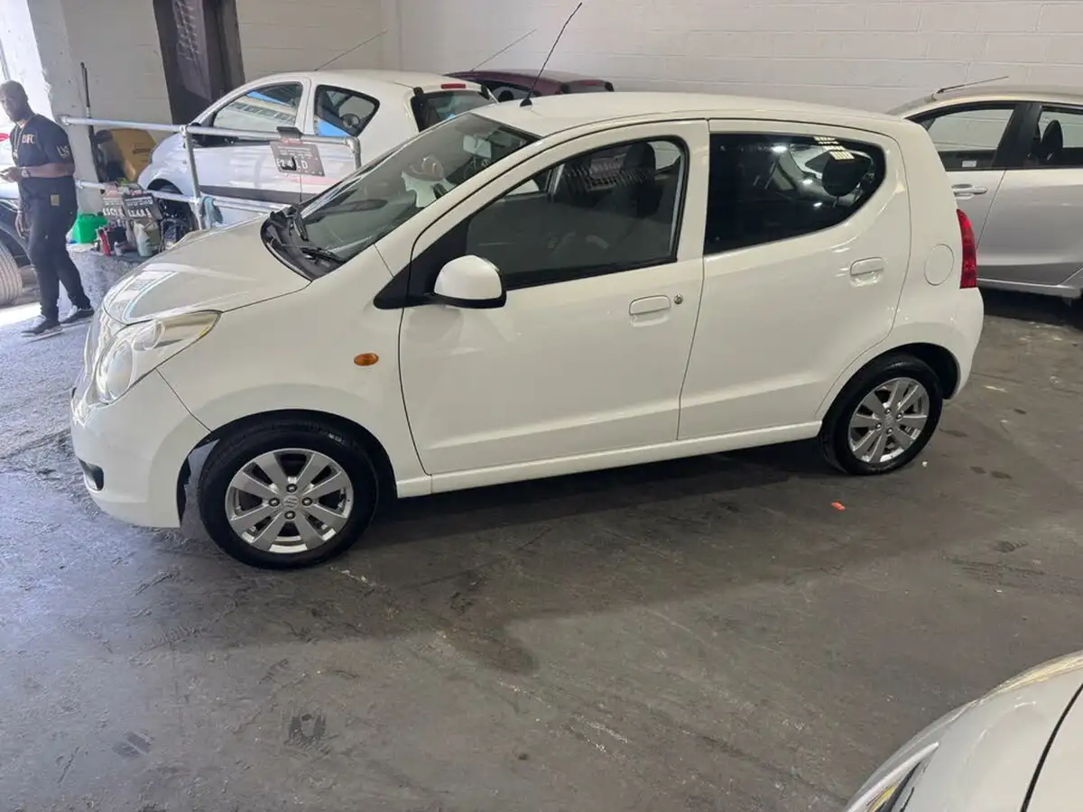 2010-suzuki-alto-10-sz4-big-7