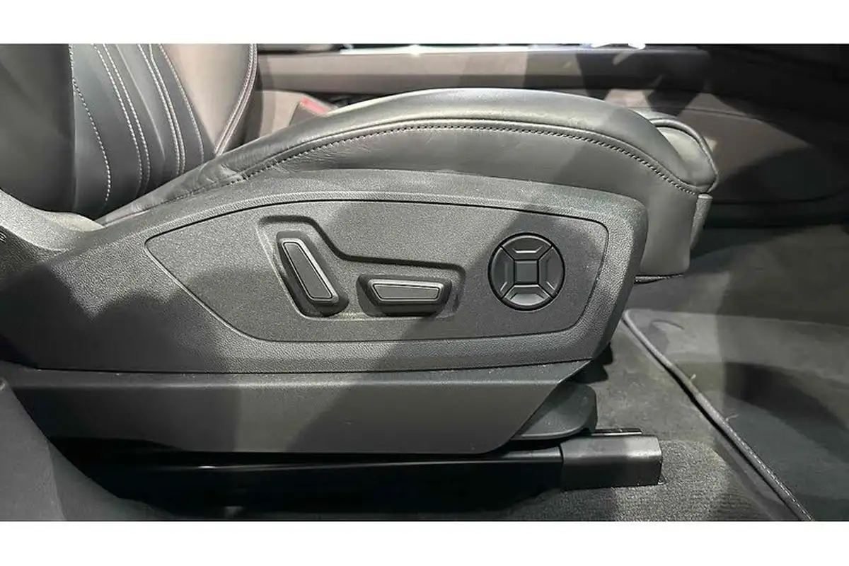 2022-audi-e-tron-50e-black-edition-station-wagon-big-34