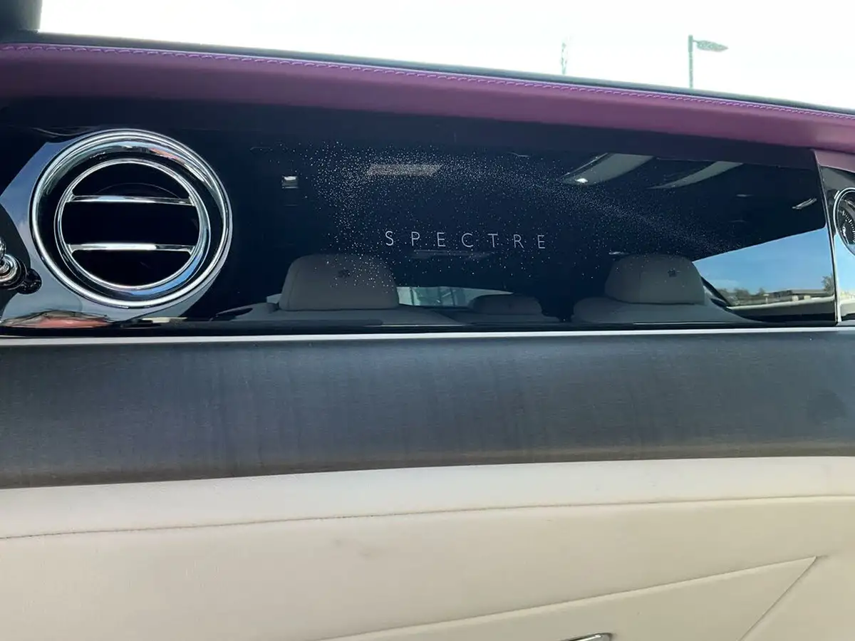 2023-rolls-royce-spectre-e-big-11