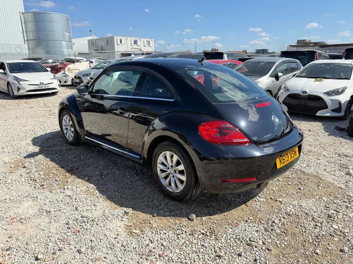 2013-volkswagen-beetle-big-8