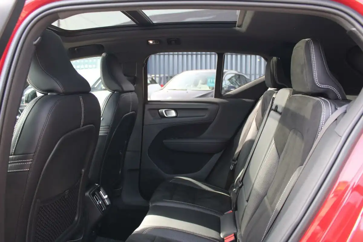 2020-volvo-xc40-20-t5-r-design-big-13