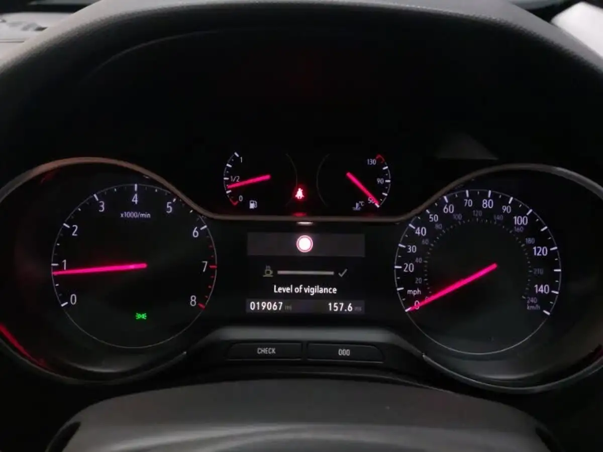 2022-vauxhall-crossland-15-elite-edition-120ps-auto-big-9