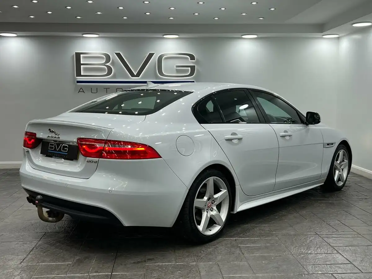 2015-jaguar-xe-20td-r-sport-180ps-auto-big-11