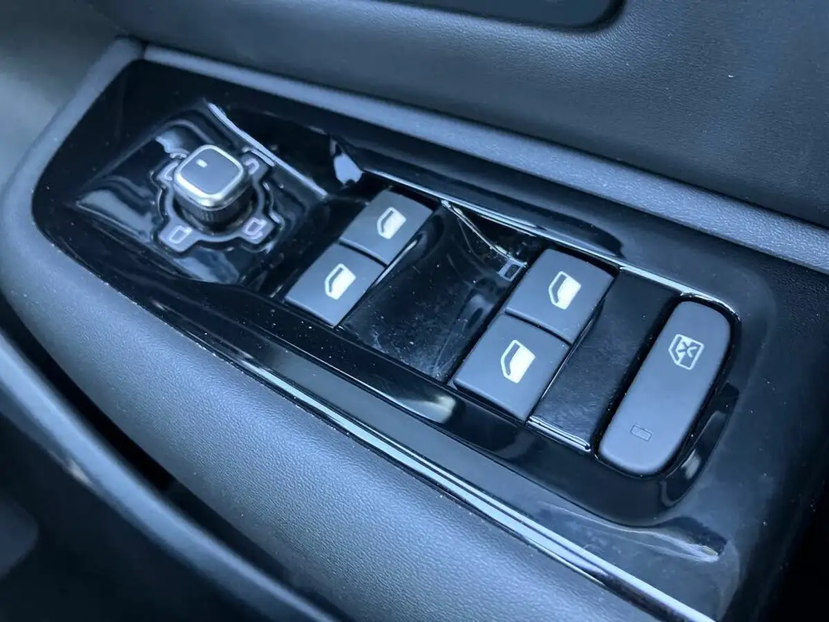 2022-citroen-c5-x-12-puretech-shine-big-37