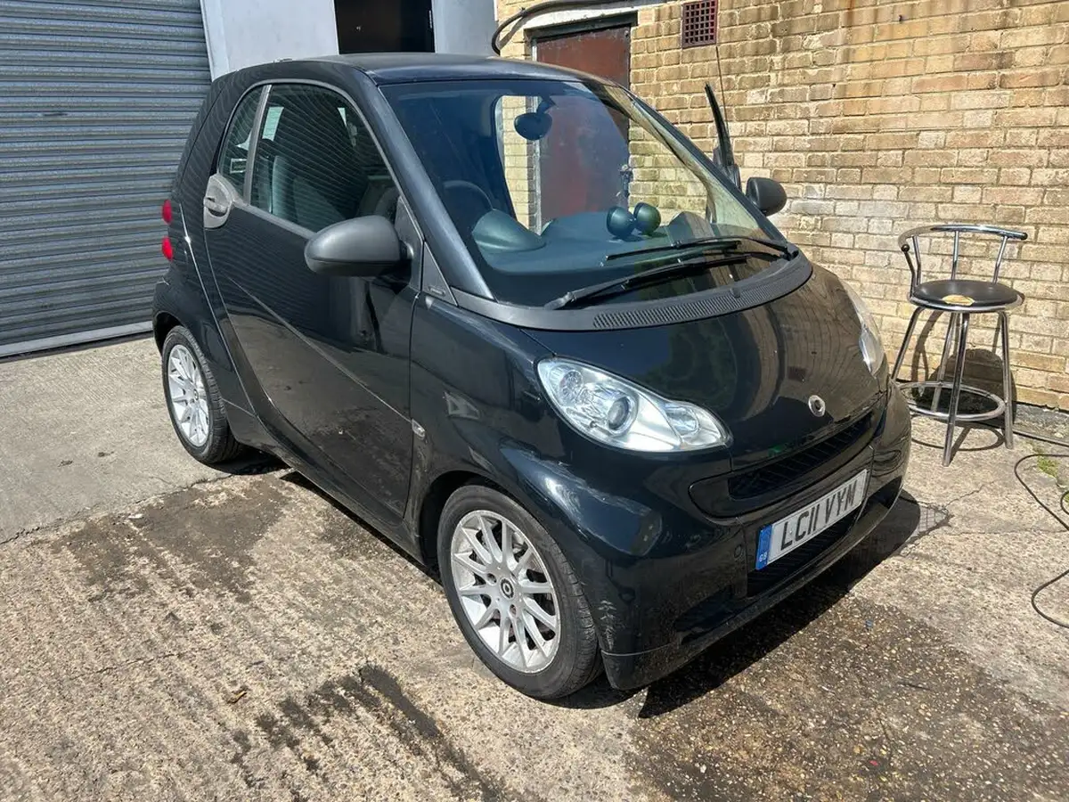 2011-smart-fortwo-10-passion-71bhp-coupe-softouch-big-0
