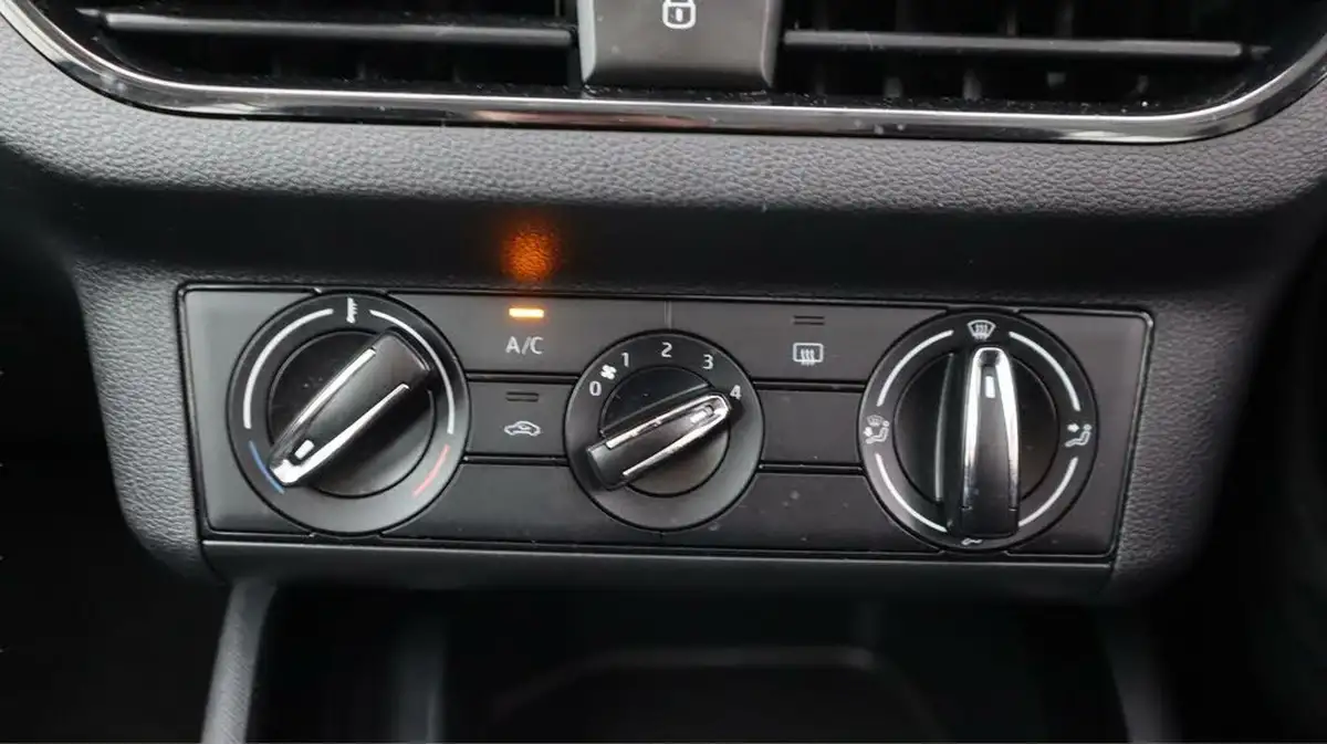 2021-skoda-kamiq-10-tsi-se-95ps-big-11